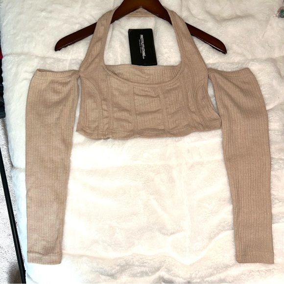 Pretty Little Thing Tan‎ Off-Shoulder Ribbed Top - Picture 1 of 3